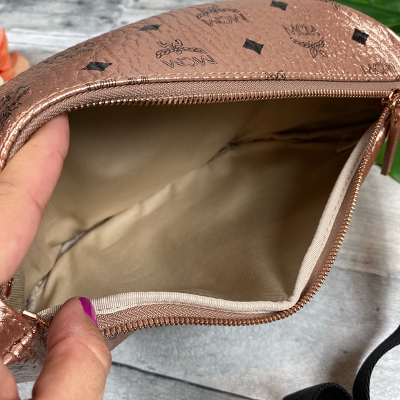 MCM rose champagne gold medium belt bag - Picture 6 of 8